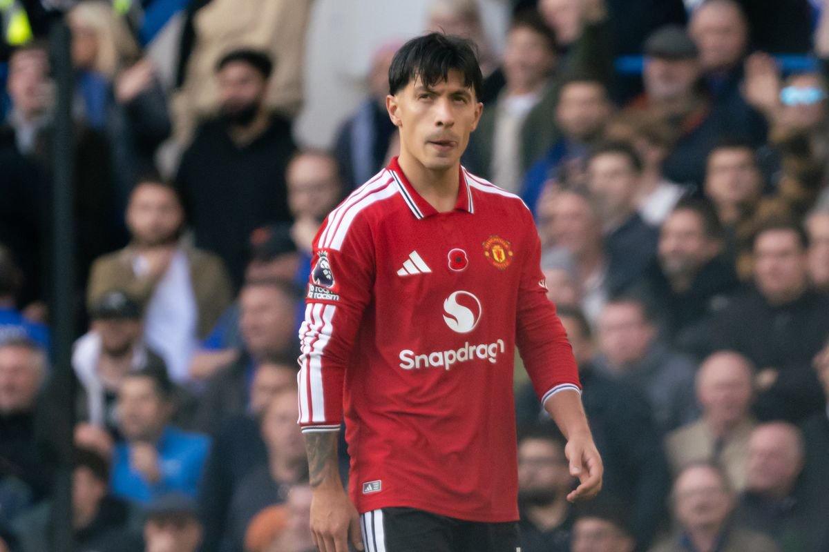 Lisandro Martinez of Manchester United leaves the pitch after receiving a red card