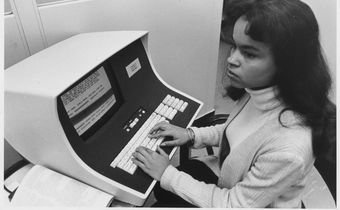 This is what the old computer looks like. (Homo Sociabilis)