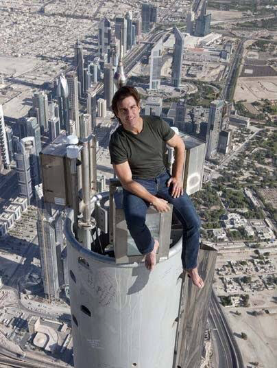 Tom Cruise stunts on Burj Khalifa