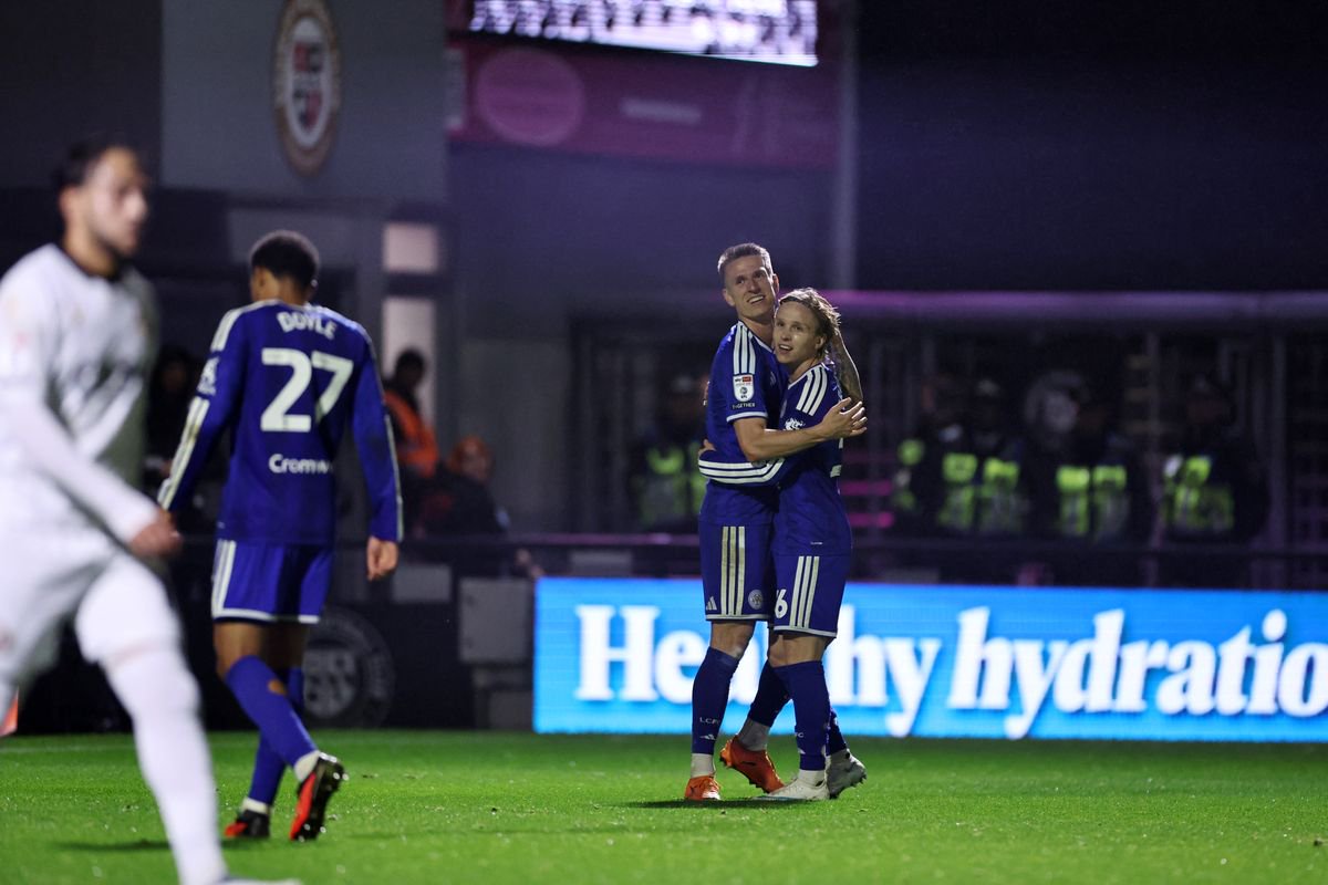 Emil Riis celebrates