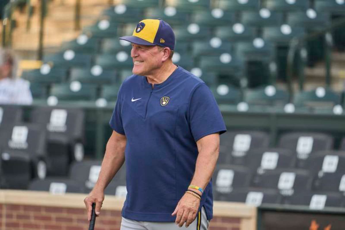 September6 2022: Milwaukee bench coach Pat Murphy 00 before the game with Milwaukee Brewers and Colorado Rockies held at Coors Field in Denver Co. David Seelig/Cal Medi Copyright: xDavidxSeeligx/xCalxSportxMediax ©IMAGO/ZUMA Press Wire