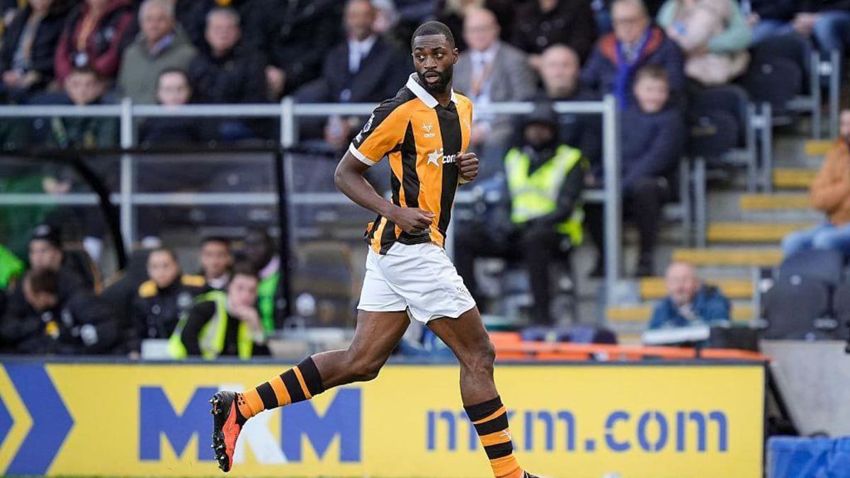 Semi Ajayi of Hull City in action