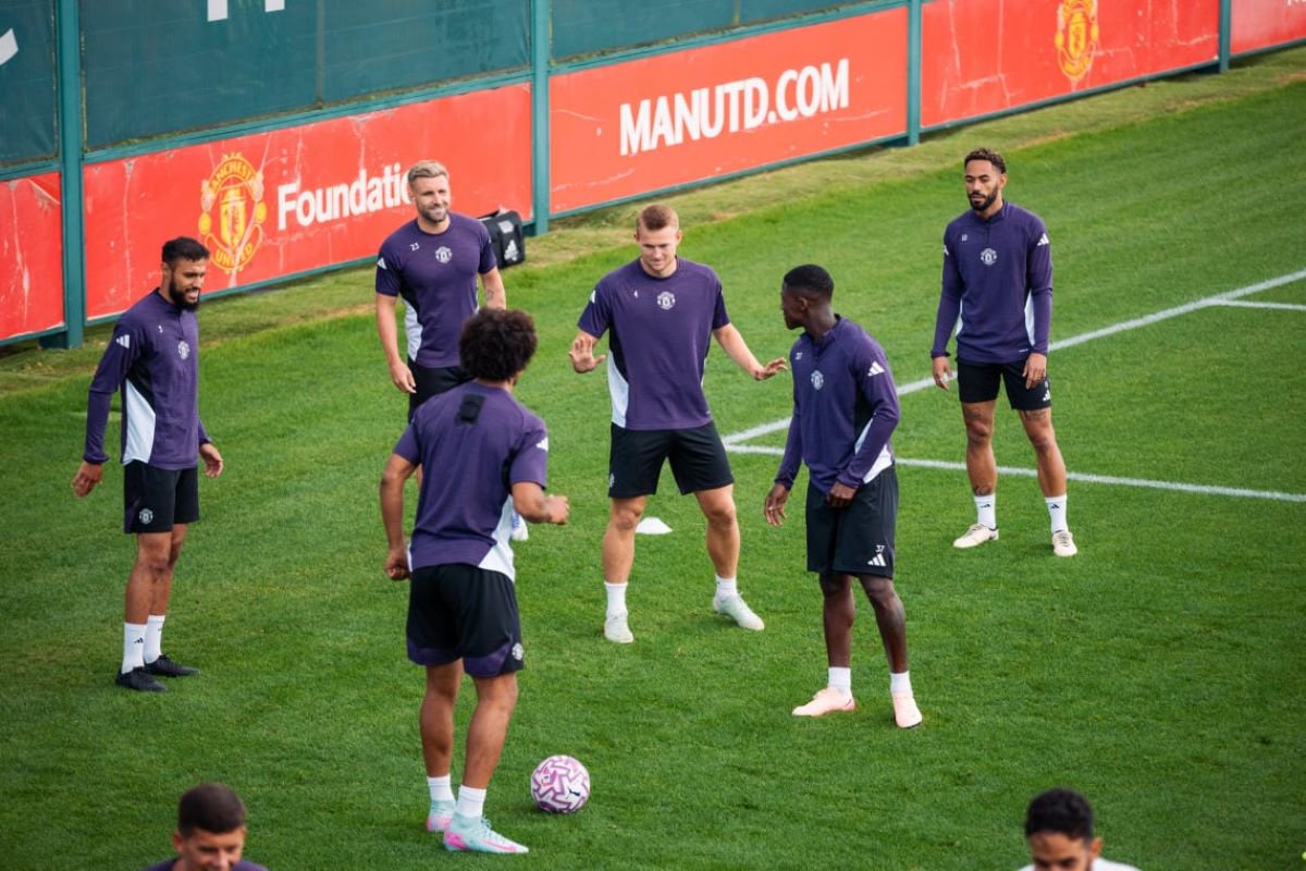 Manchester United star misses training ahead of Como clash