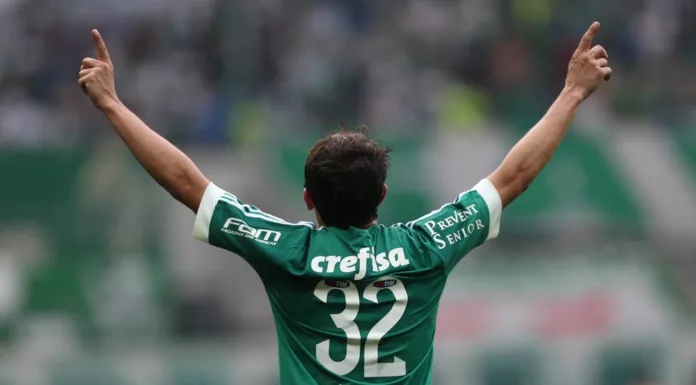 SÃO PAULO, SP - 06.09.2015: PALMERAS X CORINTHIANS - O jogador Lucas, da SE Palmeiras, comemora seu gol contra a equipe do SC Corinthians P, durante partida válida pela vigésima terceira rodada do Campeonato Brasileiro, Série A, na Arena Allianz Parque. (Foto: Cesar Greco / Fotoarena)