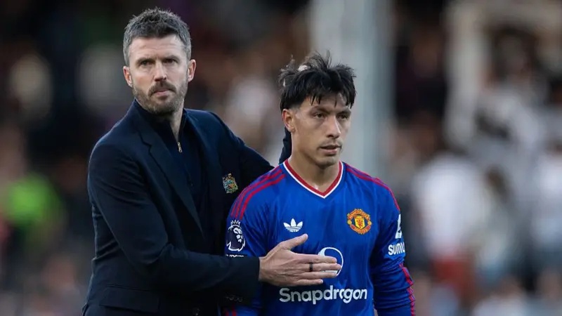 Michael Carrick and Lisandro Martinez