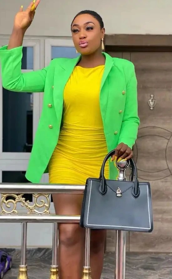 Lizzy Gold Looks Stunning As She Shares Exciting Post On IG