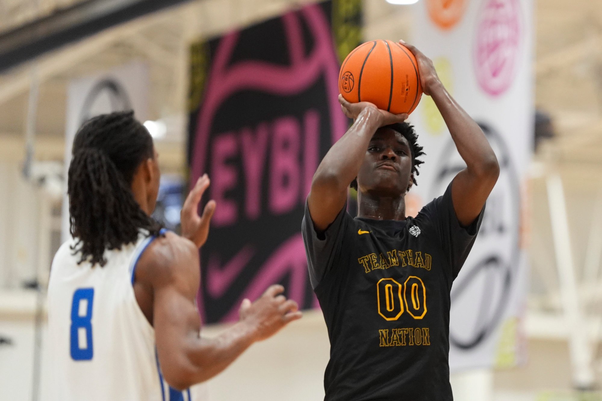 Team Thad’s Dylan Jones (00) brings the ball up the court during a Nike EYBL game between Team Thad and Team Durant at the Memphis Sports & Events Center on May 15, 2026. Jones plays for Bartlett High School.