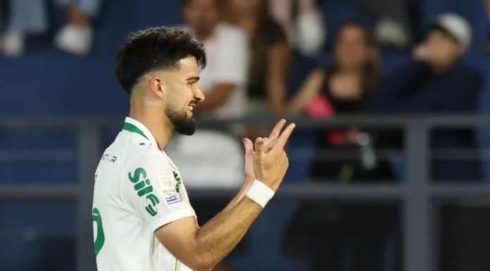 O jogador Flaco López, da SE Palmeiras, comemoras seu gol contra a equipe do Red Bull Bragantino, durante partida válida pela décima terceira rodada, do Campeonato Brasileiro, Série A, no Estádio Cicero de Souza Marques. (Foto Cesar GrecoPalmeirasby Canon)