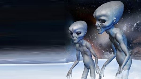 बादलों में अजीब सी चीज