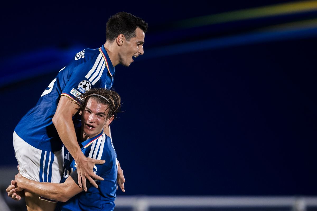 Nico Paz hoists Tasos Douvikas into the air during Como's 4-1 victory over RB Leipzig in the Champions League