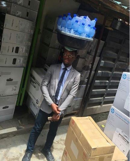 See photos of hardworking men who hawk on the streets selling items (photos)