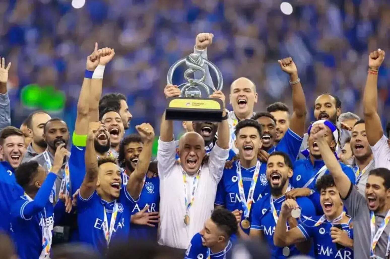 Leonardo Jardim ergue troféu da AFC 2021/22 pelo Al-Hilal –