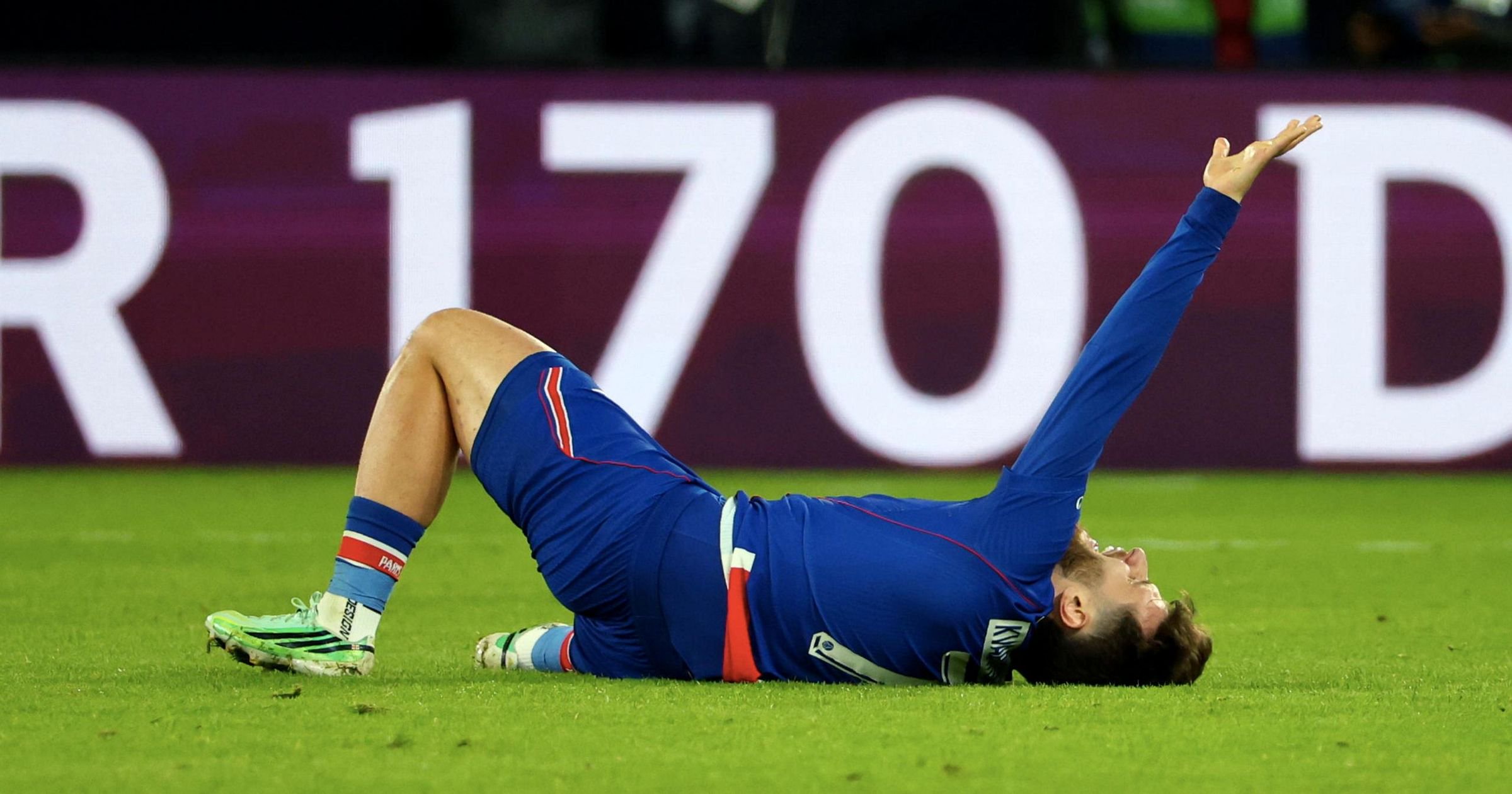 Khvicha Kvaratskhelia Undergoes Knee Surgery