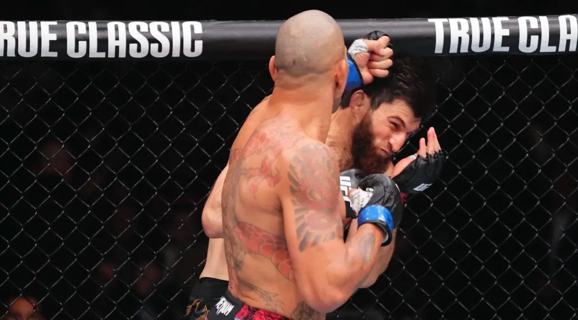 Magomed Ankalaev foi nocauteado por Alex Poatan no UFC 320. Foto: Reprodução/UFC