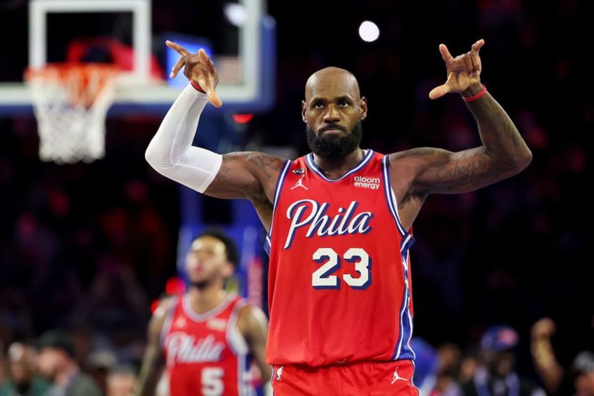 LeBron James scored 20 points - including a pair of late buckets - to help the 76ers to victory over the Knicks