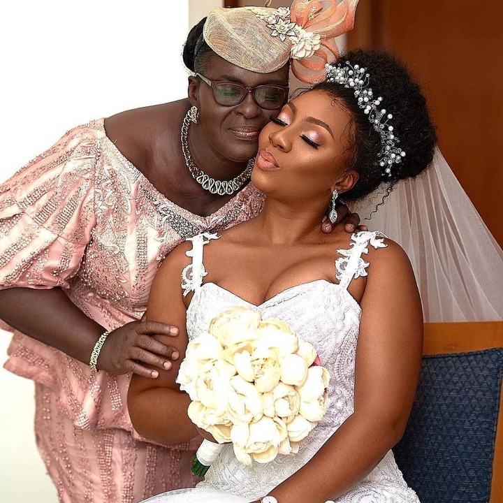 See these beautiful and adorable photos of Brides and their Mothers