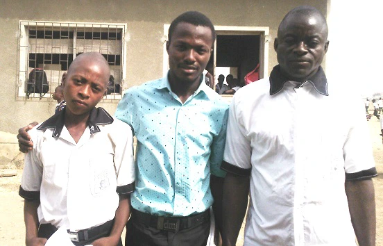 Meet the father who is in the same class with his son in school (photos) 2