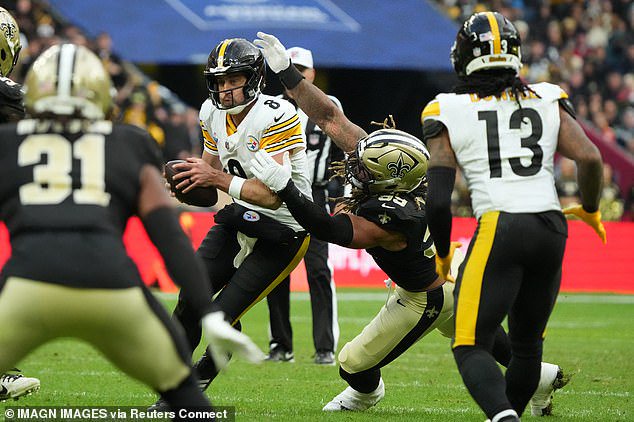 Rodgers showed off his speed with a fourth-quarter scramble to seal victory for Pittsburgh
