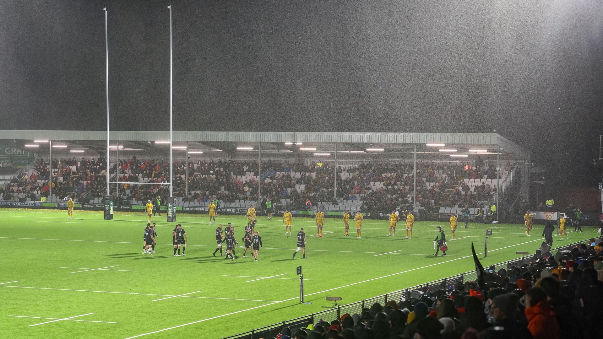 Ospreys and Dragons in action at St Helen's