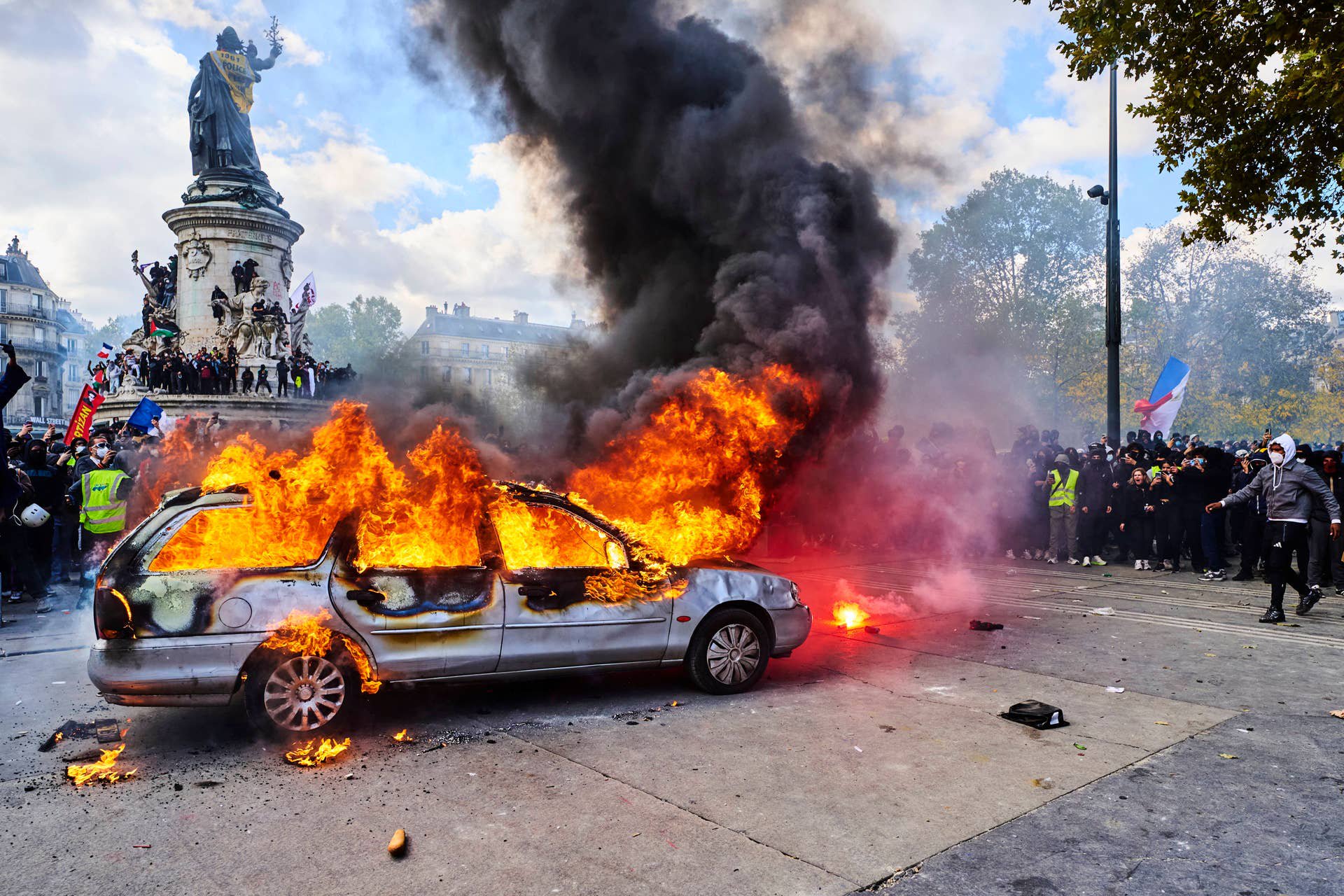 Heftige Ausschreitungen überschatten das NFL-Spiel in Paris.
