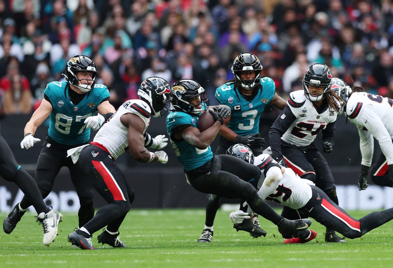 Football - NFL - Houston Texans v Jacksonville Jaguars - Wembley Stadium, London, Britain - October 18, 2026 Jacksonville Jaguars' Bhayshul Tuten in action with Houston Texans' Henry To'oTo'o Action Images via Reuters/Paul Childs