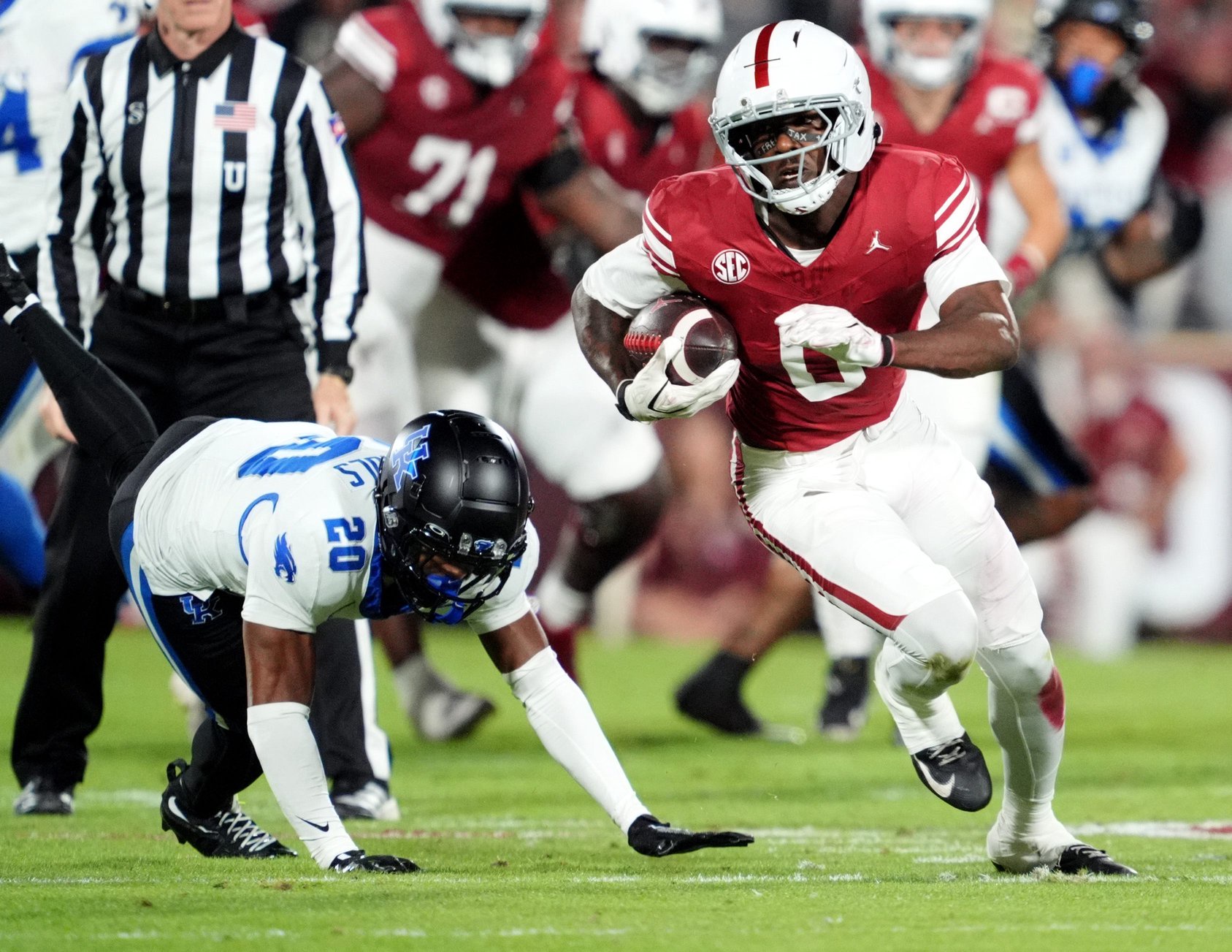 Oklahoma's Manny Choice (0) gets by Kentucky's Terhyon Nichols (20) in the first half of the college football game between the University of Oklahoma Sooners (OU) and the Kentucky Wildcats at Gaylord Family — Oklahoma Memorial Stadium in Norman, Okla.,  Saturday, Oct., 17, 2026.