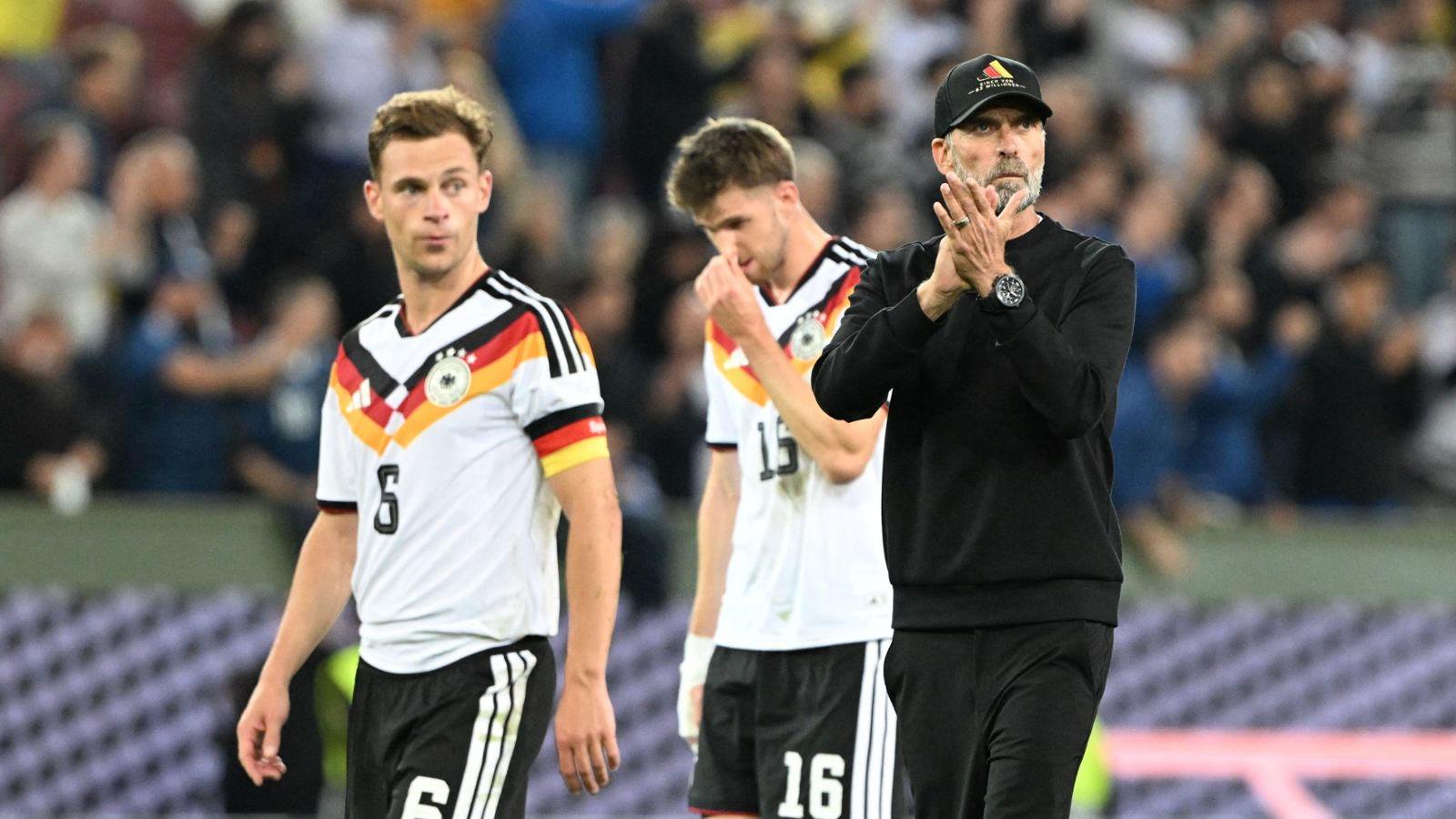 Jürgen Klopp und Joshua Kimmich nach dem Heimspiel gegen Griechenland in der Nations League.