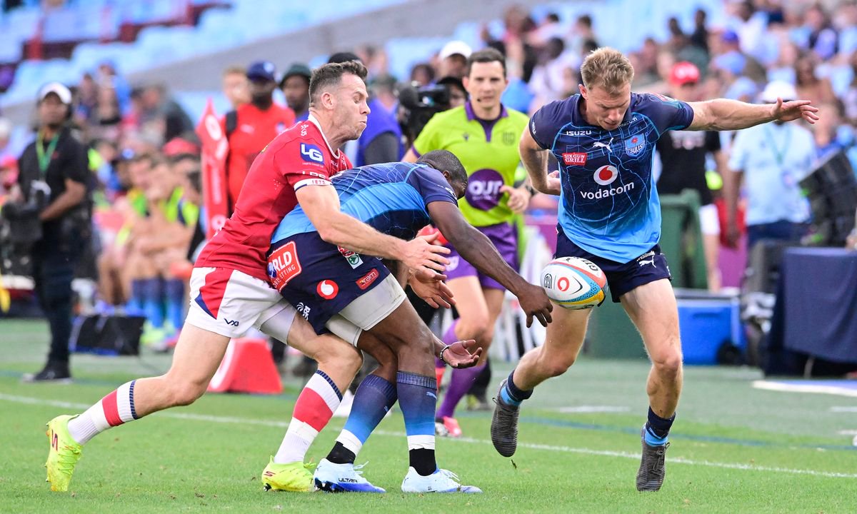 Gareth Davies in action for the Scarlets