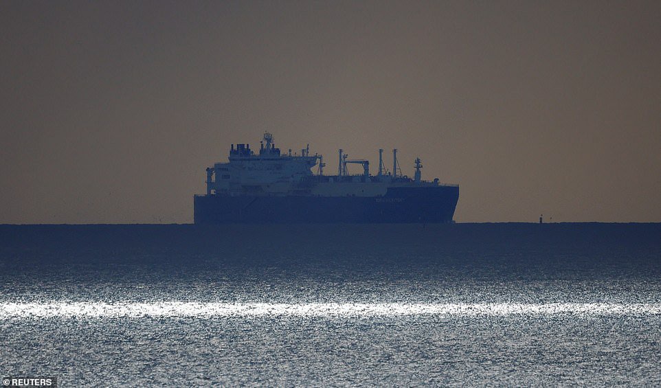 Seven Russian tankers head back home after British dock workers REFUSED to unload them 1