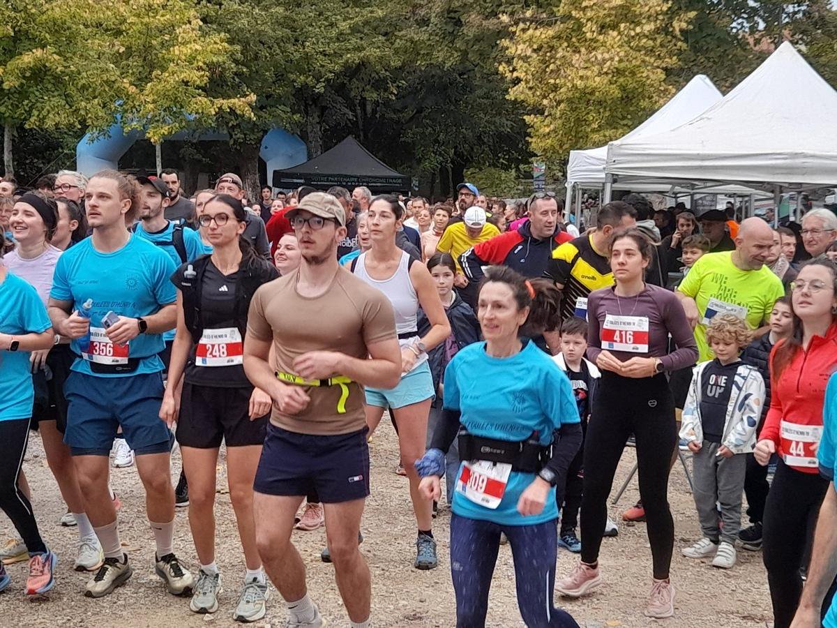 Échauffement avec Indiana Alias pour les sportifs avant d’aborder un parcours contraignant.