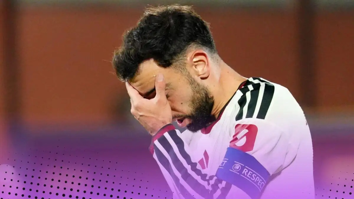 Bruno Fernandes with his head in his hands.