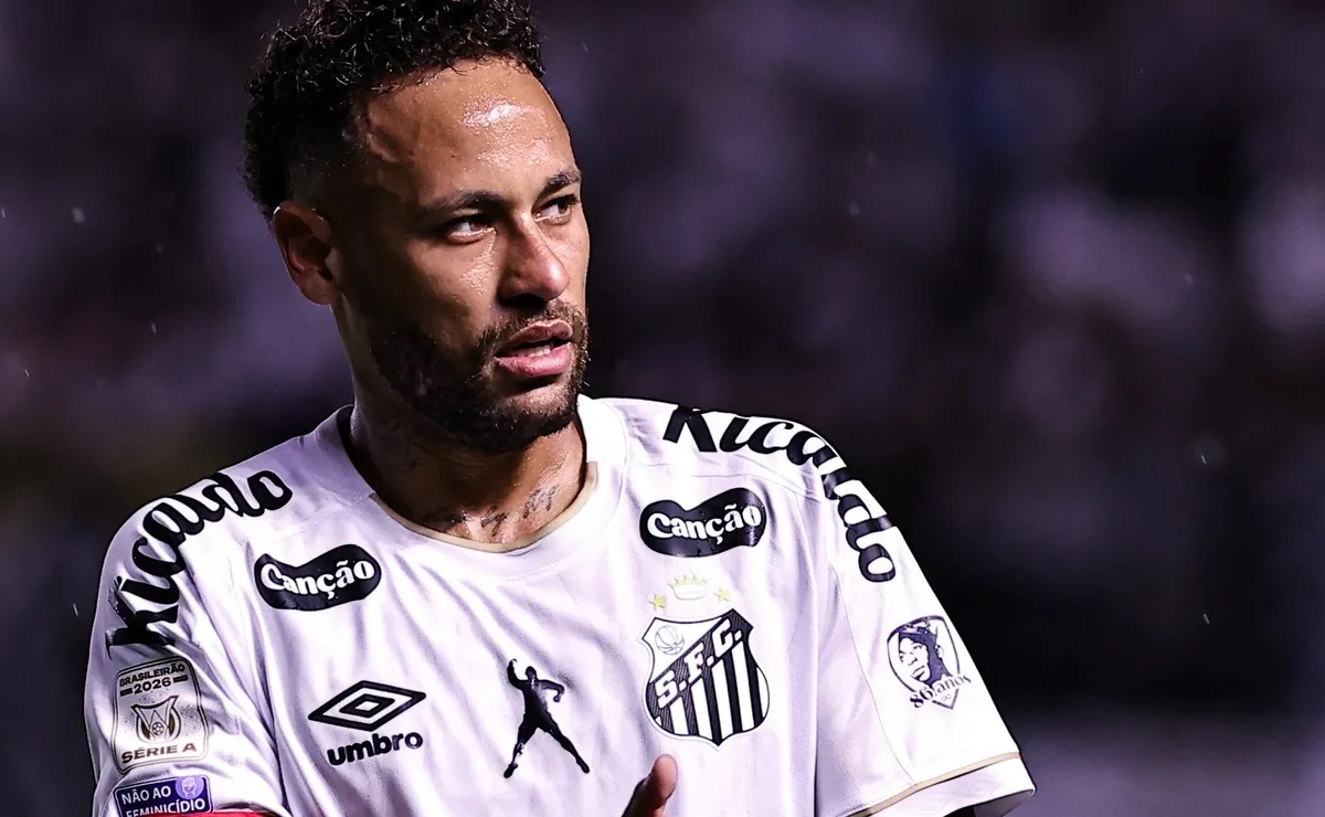 Neymar não estará em campo e isso reconfigura as estratégias para o Clássico - Foto: Fabio Giannelli/AGIF
