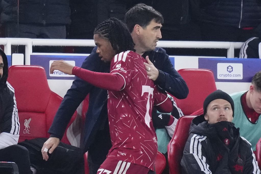 LIVERPOOL, ENGLAND - OCTOBER 20: Rio Ngumoha left winger of Liverpool and England is replaced and greets to Andoni Iraola head coach of Liverpool during the UEFA Champions League 2026/27 League Phase MD3 match between Liverpool FC and Villarreal CF at Anfield on October 20, 2026 in Liverpool, United Kingdom. (Photo by Jose Hernandez/Anadolu via Getty Images)