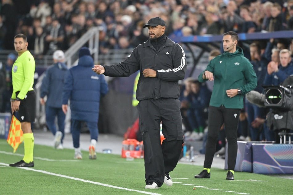 Soll heute wieder coachen können: Bayerns Cheftrainer Vincent Kompany (40, M.).