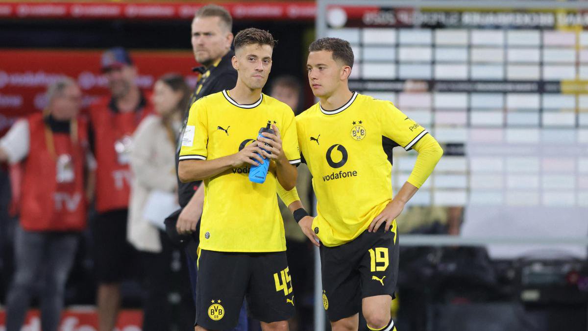 Giannis Konstantelias (l.) und Konstantinos Karetsas im BVB-Trikot