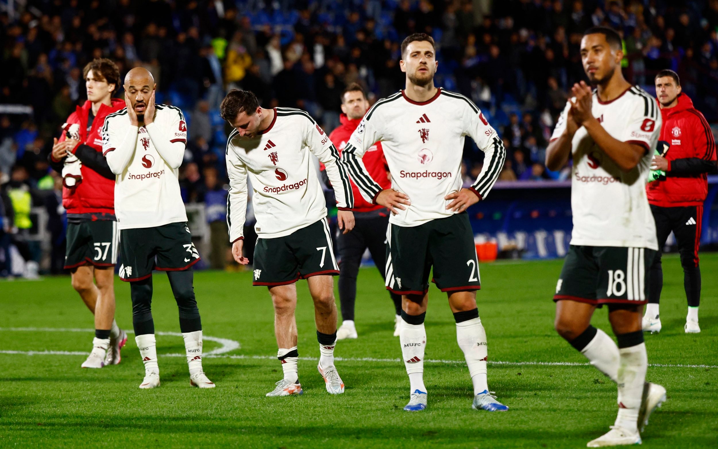 Manchester United's players dejected