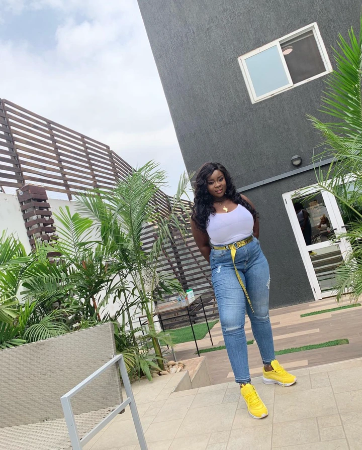 Maame Serwaa's 10 Wild And Sexy Photos That Have Ghanaian Men Licking Their Lips 2