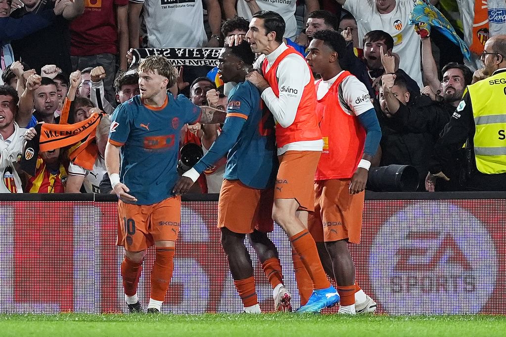 SANTANDER, SPAIN - OCTOBER 11: David Otorbi of Valencia CF celebrates scoring his team’s second goal during the LaLiga EA Sports 2026/27 match between Real Racing Club de Santander and Valencia CF at  on October 11, 2026 in Santander, Spain. (Photo by Juan Manuel Serrano Arce/Getty Images)