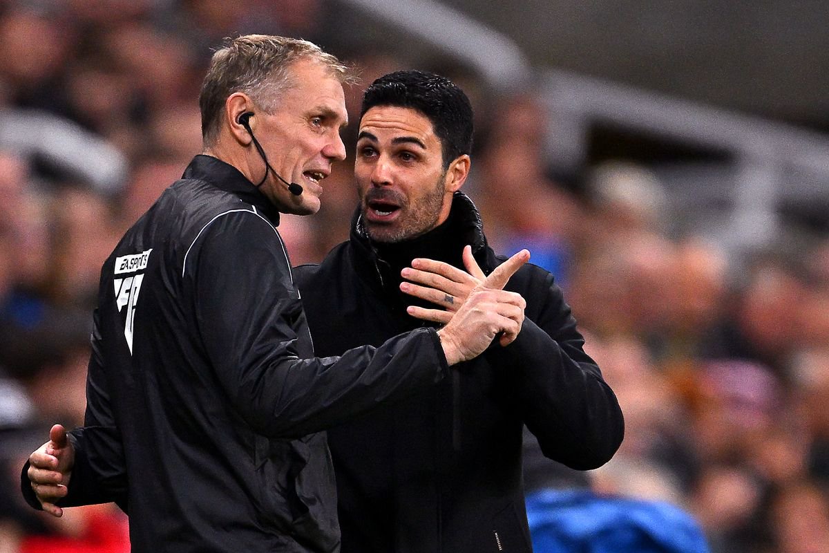 Mikel Arteta talks to Graham Scott during a Premier League match between Newcastle United and Arsenal back in 2023
