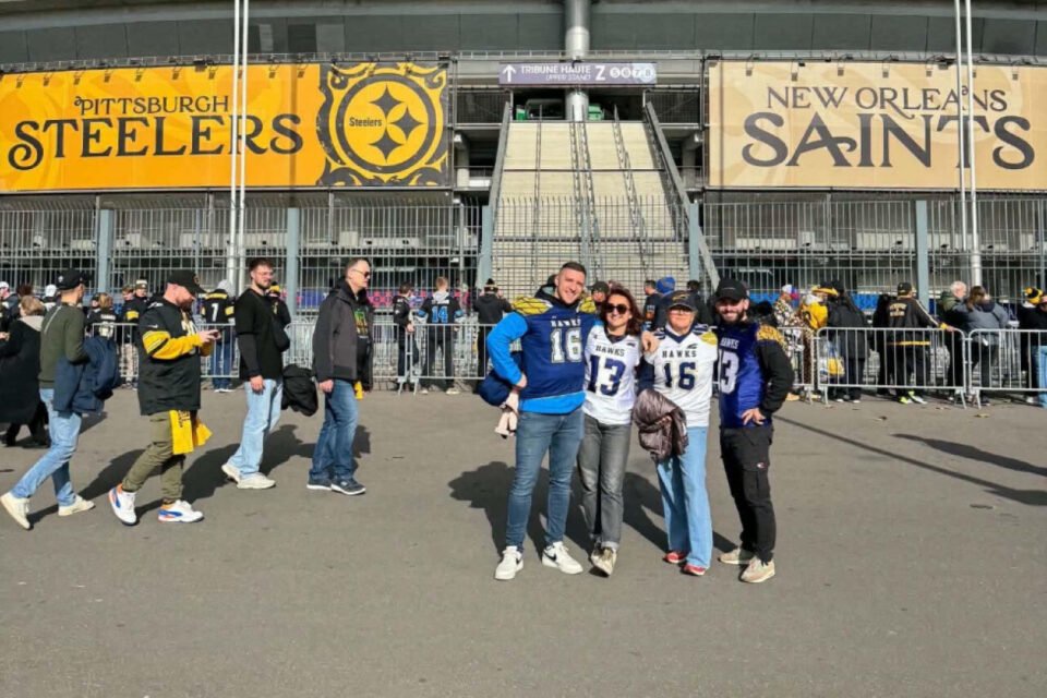 Une dizaine de membres du club jurassien se sont rendus au stade de France dont Jérémy Brubacher (gauche) et Jérémy Berset (droite).