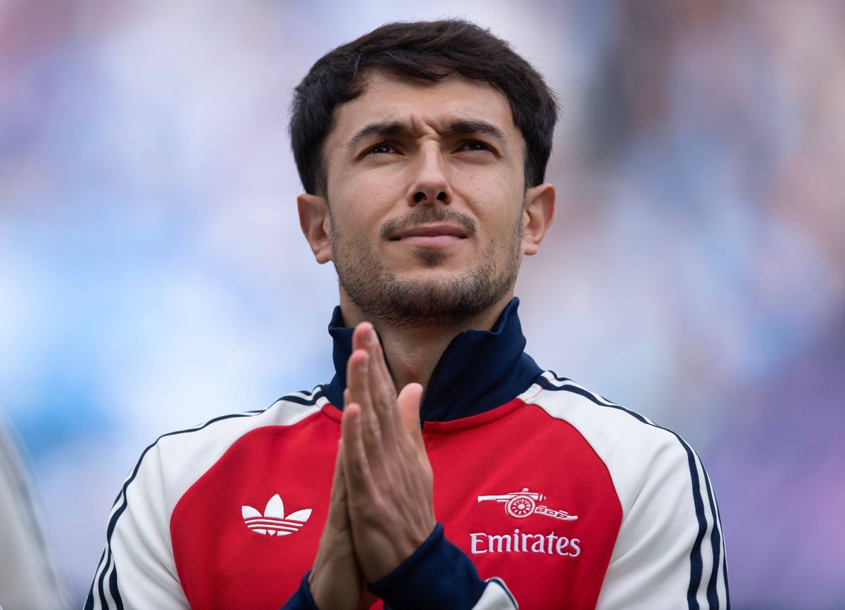 Martin Zubimendi of Arsenal lines up before the Premier League match between Manchester City and Arsenal at Etihad Stadium on April 19, 2026 in Manchester, England.