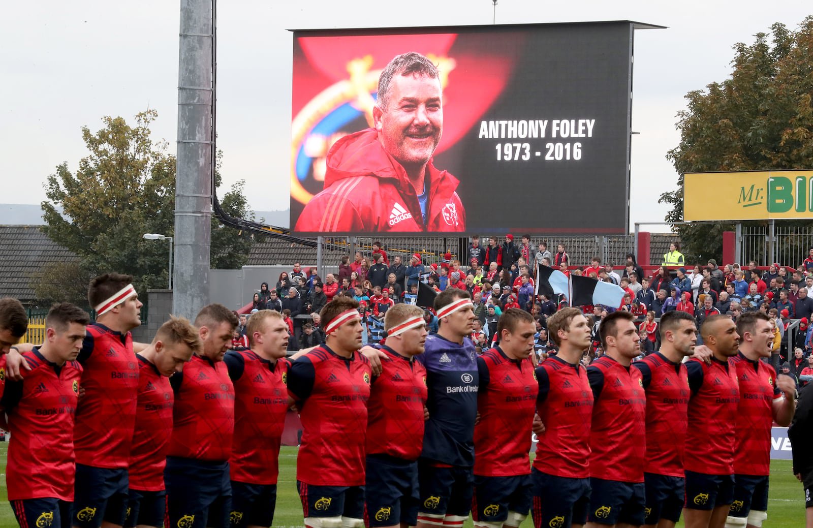Munster players observing a minute's silence in honour of Anthony Foley before their match against Glasgow Warriors in Thomond Park a week after Foley's death in October 2016. Photograph: Dan Sheridan/Inpho