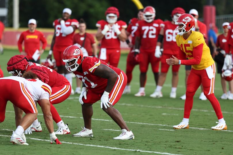 Patrick Mahomes told his teammate Josh Simmons to  leave a team meeting