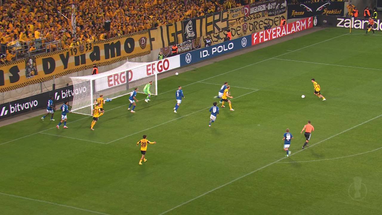 Hitziges Duell: Zweitligist kegelt Schalke raus