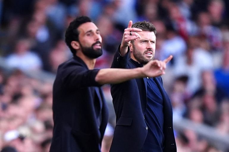 Fulham manager Alvaro Arbeloa and Manchester United manager Michael Carrick