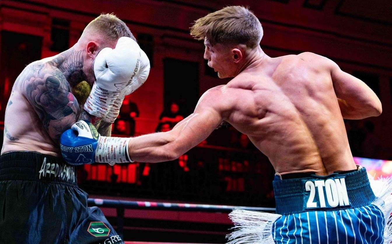 Freddie Ketteringham in action as he sees off the vastly-experienced Dale Arrowsmith. Picture: Brett King (shootproof.com)