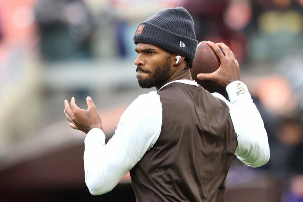 Cleveland Browns Shedeur Sanders 12 throws during warm ups for the Browns game against the Baltimore Ravens at Huntington Bank Field in Cleveland, Ohio on Sunday November 16, 2025. PUBLICATIONxNOTxINxUSA CLE20251116102 AARONxJOSEFCZYK ©IMAGO/UPI Photo
