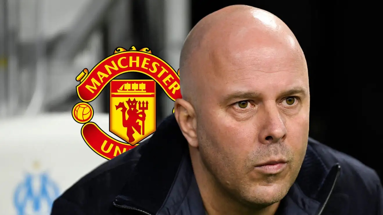 Arne Slot and the Man Utd badge