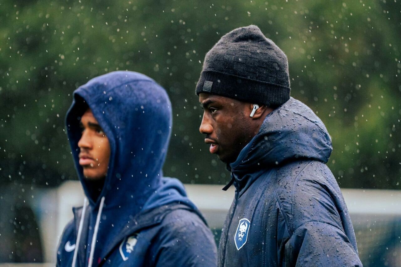 La pluie s'invite à la fête au stade de Saint-Lô.