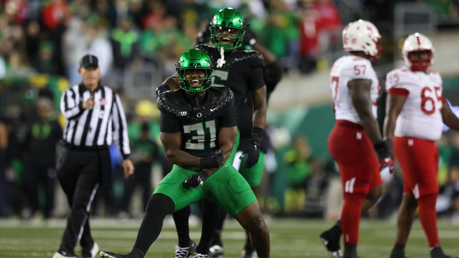 Oregon Unveils Week 8 Uniforms for Illinois Matchup